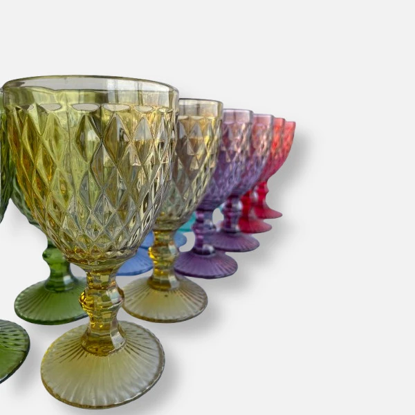 Copas Talladas de Vidrio — Explosión de Color y Estilo en tu Mesa